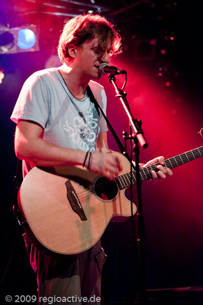 Tim Neuhaus (live im Hamburger Club Uebel & gefährlich am 03.05.2009)
Fotos: Holger Nassenstein