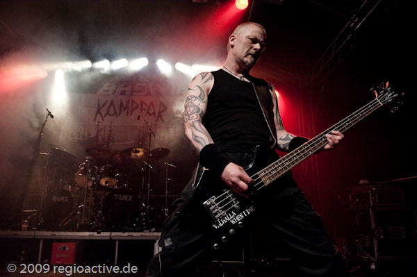 Kampfar (live auf dem Metal Bash 2009 Neu Wulmstorf)
Fotos: Holger Nassenstein